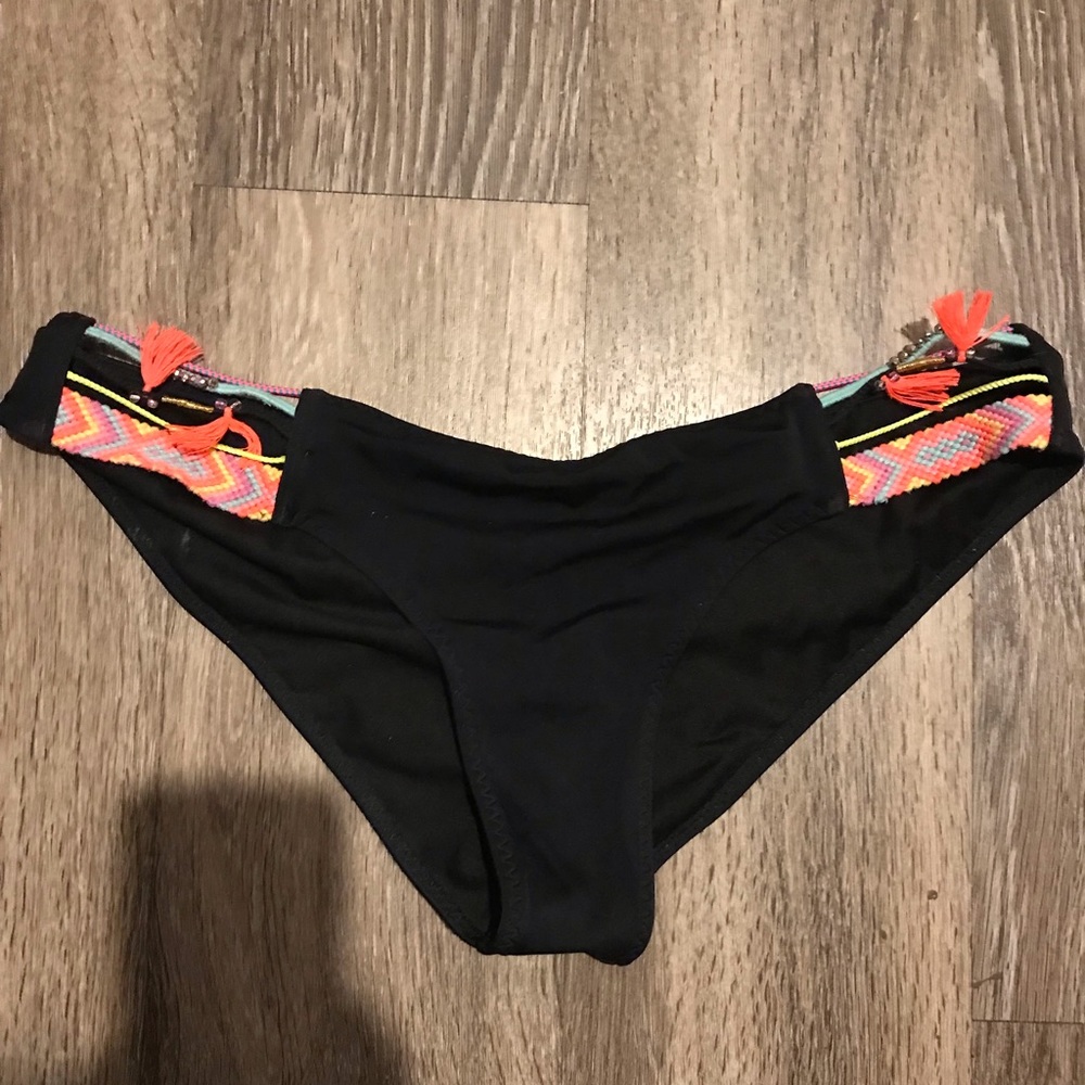 Victoria’s Secret bikini - Picture 3 of 4